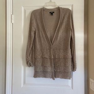 😁 4/$10 Alfani tan cardigan